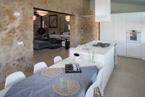 mas_moscat_cocina_pals_baix_emporda_casa_masia_en_venta_cases_singulars_emporda